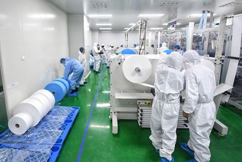 每分鐘500隻國內首台高速口罩生產機在京試產| 巴士的報