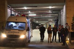 悉尼女子驾车把31岁男子挤到墙上致死，被控谋杀