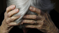 老龄化委员会表示，养老院冠状病毒的爆发凸显