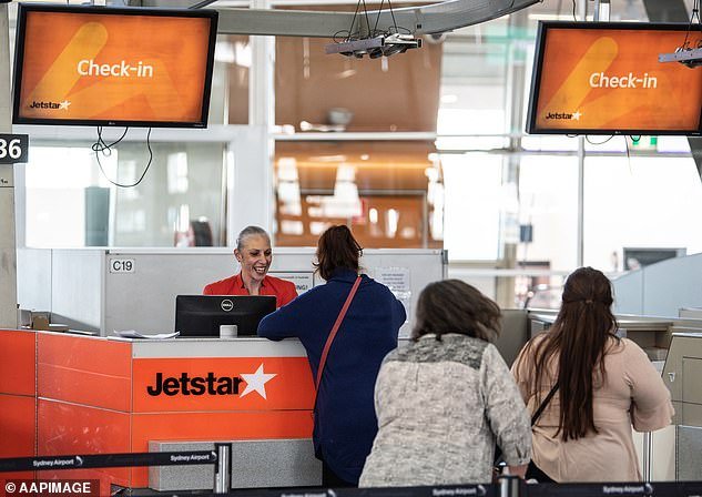 29949200-8610303-Passengers_are_pictured_checking_in_to_a_Jetstar_flight_at_Sydne-a-19_1597023474123.jpg,0