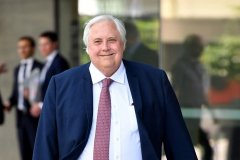 Clive Palmer 控诉西澳政府，要求赔偿三百亿澳元