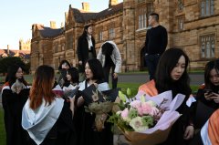 疫情扰乱学习 中国学生离开澳洲回老家