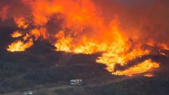加州野火导致数千人疏散 六人死亡 当地政府请求
