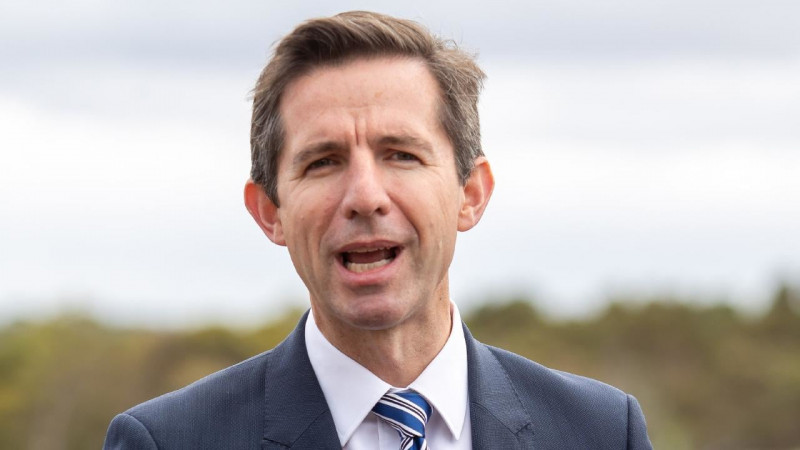 Simon Birmingham.jpg,0