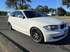 ███ 2010 寶馬 BMW 120i 最高頂級配置 完美外观