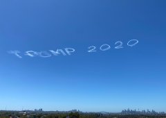 悉尼上空出现&quot;TRUMP 2020&quot;