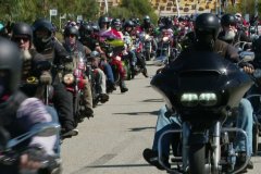 “珀斯摩托车慈善骑行”活动在高速公路发生车