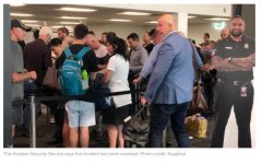 奥克兰机场安检处大量旅客积压 疑因安保事件