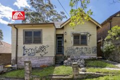 悉尼内西不能居住的破旧房子以189.5万澳元挂牌上