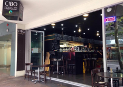 迅速自查：热门咖啡店，邮局，市中心公交线路
