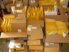 网购包裹堆成山　澳洲邮政忙到翻！快递量激增
