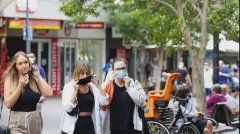 只因女伴被要求戴上口罩，悉尼男子竟拿刀疯狂