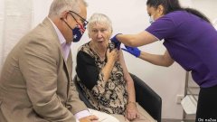 84岁二战幸存者成为澳洲第一个打新冠疫苗的人