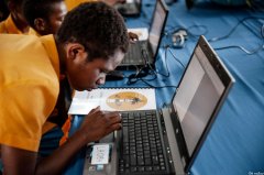 昆州电子产品回收组织回收笔记本电脑捐给PNG学