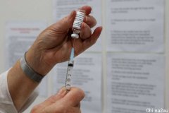 阿斯利康疫苗再次诱发3起血栓病例，年龄横跨老