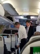 刷三观！华人坐航班偶遇新西兰总理，还骂他是