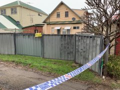 Newcastle 女子应门被人开枪打死