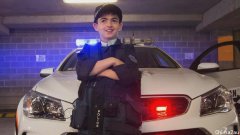 澳洲10岁小男孩成为最年轻的警察，上任后，竟然