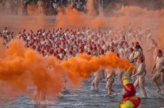 1500人参加了今年的塔州裸泳活动