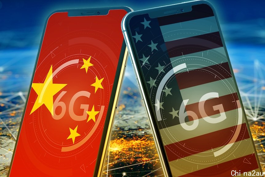 图片显示了两款由美国和中国生产的6G连接的智能手机。