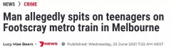 太恶心！离他远点，他在墨尔本火车上辱骂小女