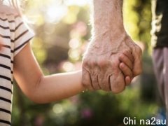 2060年之前澳洲甭想盈余！移民崩盘，2.7名澳人得