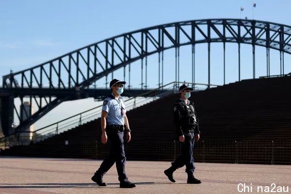 CHP_Export_253271684_Police-officers-wearing-face-masks-patrol-in-front-of-the-Harbour-Bridge-in-Syd.webp.jpg,0