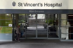 令人痛心的照片展现了悉尼COVID医院内为生命而战
