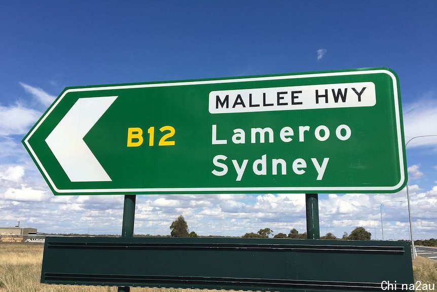 Signpost to The Mallee Highway