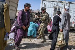 阿富汗翻译试图登上澳洲撤离飞机时被塔利班“