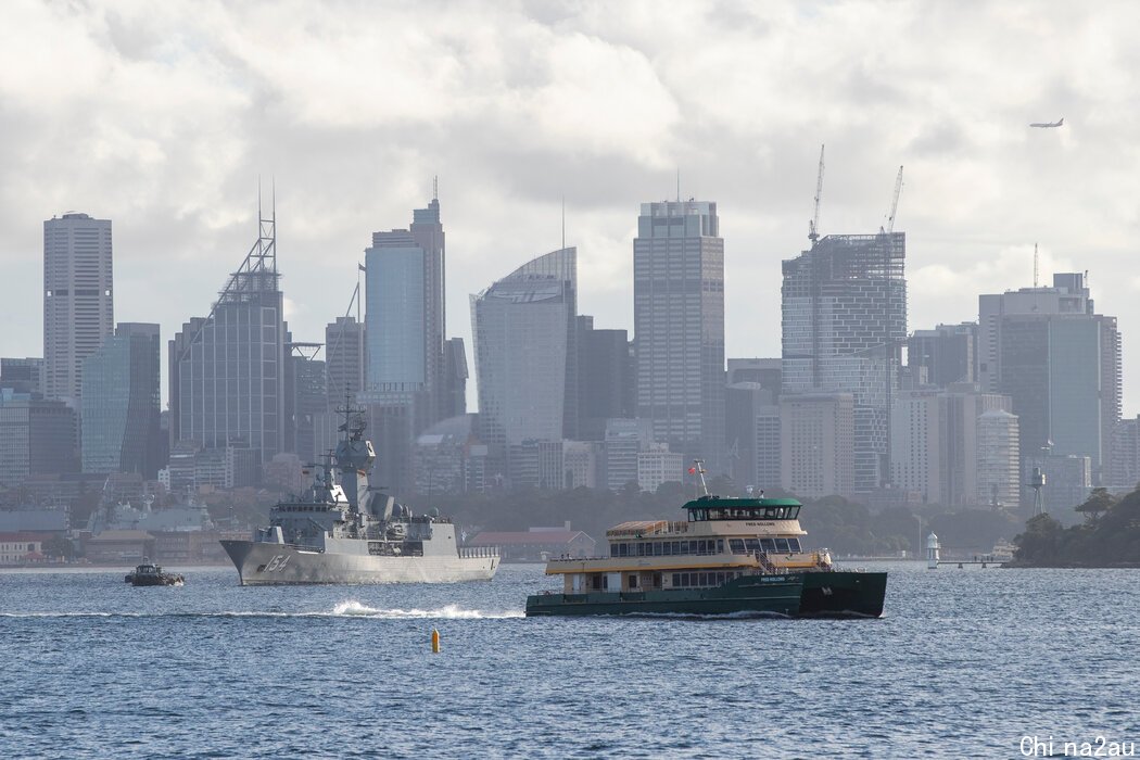 一艘停泊在悉尼的澳大利亚海军舰只，摄于今年4月。