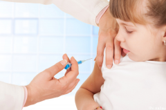 过半数父母称会给孩子接种疫苗，为了娃拼了？
