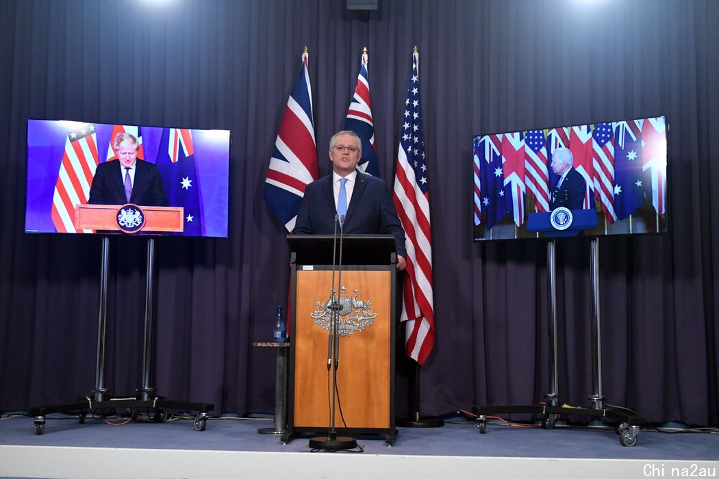 澳大利亚总理斯科特·莫里森（中）上周在堪培拉与拜登总统（右）和英国首相鲍里斯·约翰逊进行视频通话。