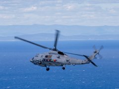 澳洲海军直升机在菲律宾海坠毁，三人获救