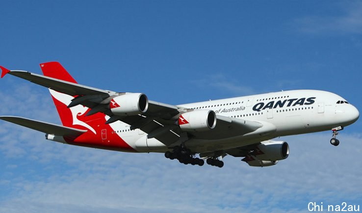 qantas_plane_flying-738x434.jpg,0