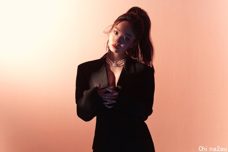 A woman pose in a studio.