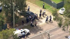 悉尼Seven Hills男子和警察“对抗”后被击毙