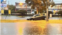 布里斯班多路面严重淹水 本周持续降雨勿接近警