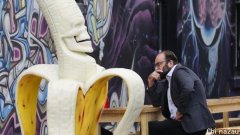 墨尔本大香蕉雕塑引发争议，市政府被批“浪费