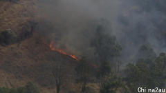 西澳一日连发多场火灾，火势失控，多条道路封