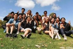 澳9名华裔学生“自黑”小组火爆全球，故事被好