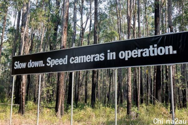 3aw-image-istock-speed_camera-sign-600x400.jpg,0