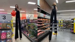 澳洲知名特技女演员踩高跷逛超市火爆全网！为