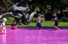 墨尔本NGV最新溜娃活动：来这里看粉湖，玩玩水