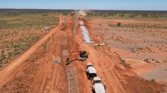 南澳洪水：百名工人轮班作业24天，修好了铁路