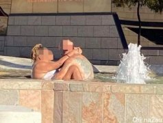 这一幕太18禁！澳洲一对男女跳进喷水池“肉体交