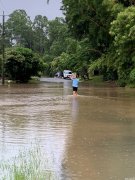 昆东南降雨量“吓人”：一人死亡，火车脱轨