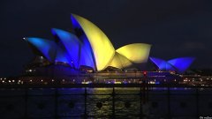 悉尼歌剧院亮起乌克兰国旗的颜色
