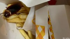 澳洲小哥吃麦当劳发现意外“惊喜”！仔细一看吐了