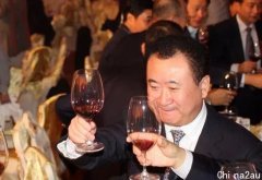 王健林：开除了年薪80万的博士，带出去不会给客户倒酒，要他干啥